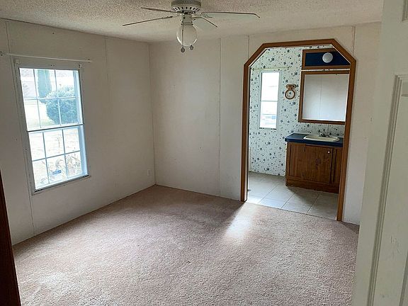 5th image of 185 Evergreen Ln