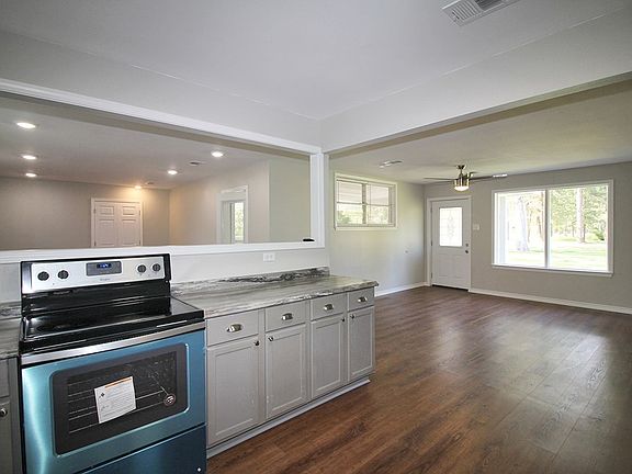 4th image of 13385 Wayside Dr