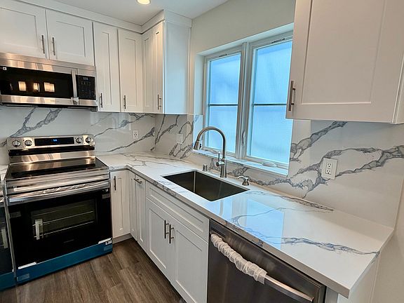 5th image of 443 1/2 S Bedford Dr #1/2