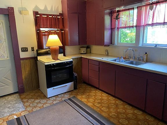 3rd image of 3743 NE 46th St