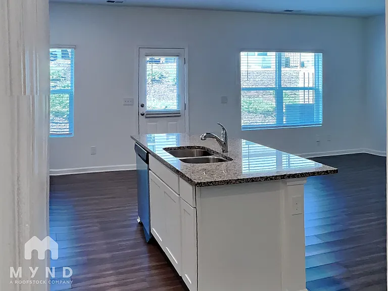 1392 Ben Park Way — Photo 6