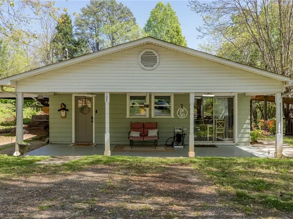 104 Fairmont Dr, North Wilkesboro, NC 28659