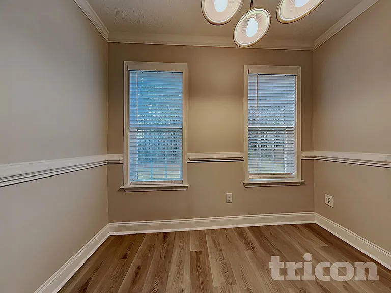110 Brooks Cir — Photo 3