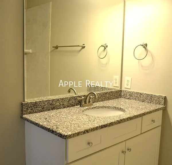 1015 9th St #2 — Photo 8