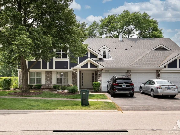 257 Coventry Cir, Vernon Hills, IL