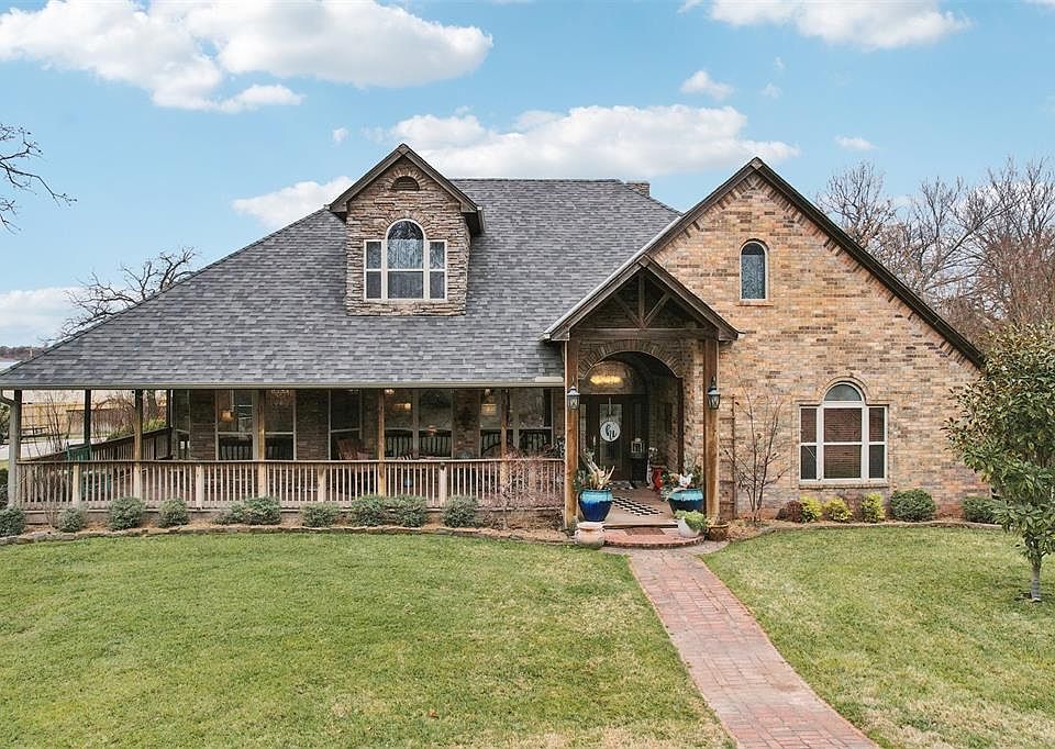 1st image of 1301 Red Oak Ln