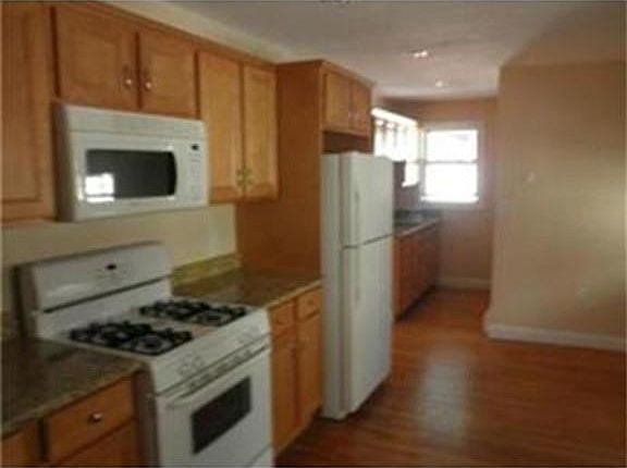 2nd image of 583 Lincoln Ave #1
