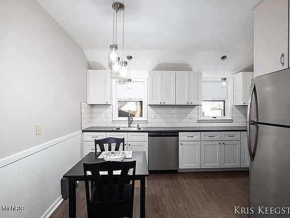 5th image of 2307 Camden Ave SW