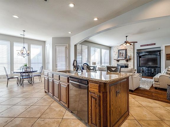 3rd image of 1437 Buena Park Dr