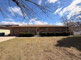 9537 Arthur St, Crown Point, IN 46307