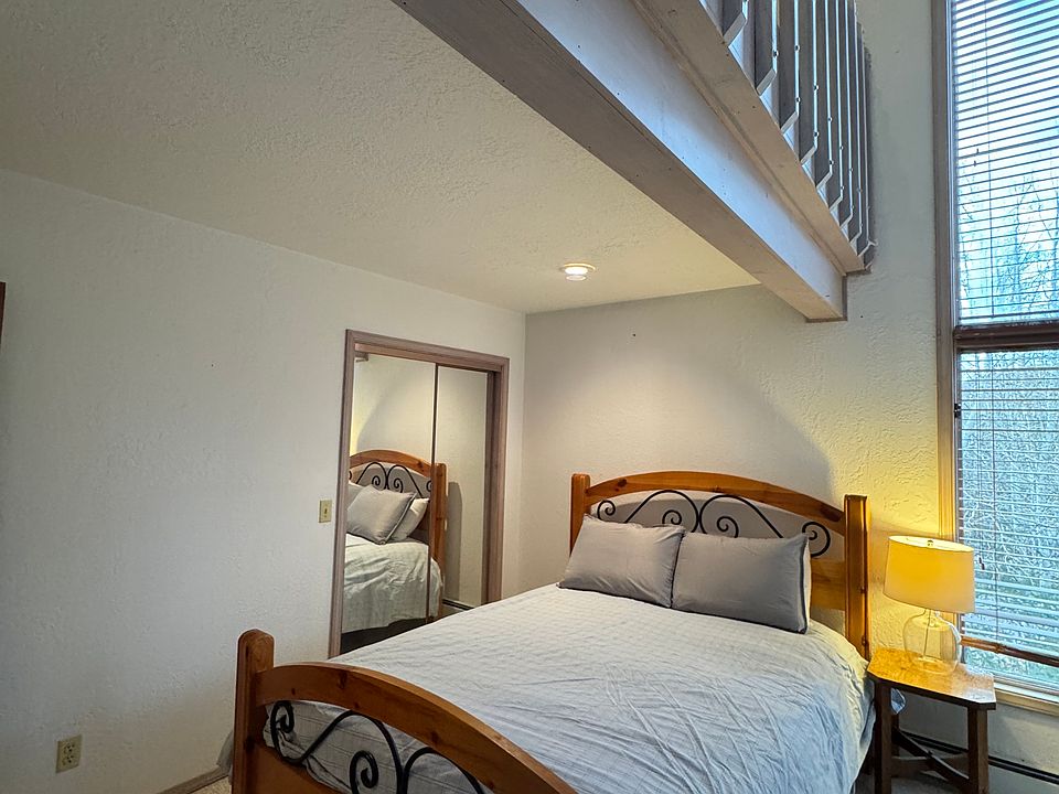 Bedroom 2 (Queen)