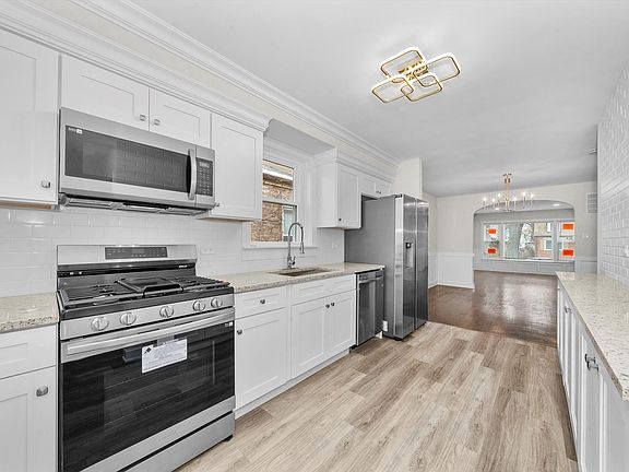 5th image of 14515 S La Salle St