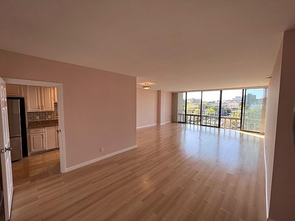 4th image of 555 Laurel Ave APT 420