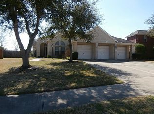 2204 Waters Edge Ln, League City, TX 77573