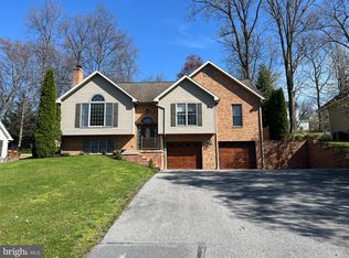 6138 Greenbriar Dr, Fayetteville, PA 17222