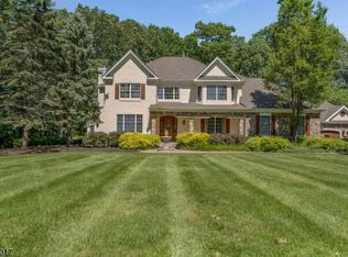 16 Overlook Rd, Whitehouse Station, NJ 08889