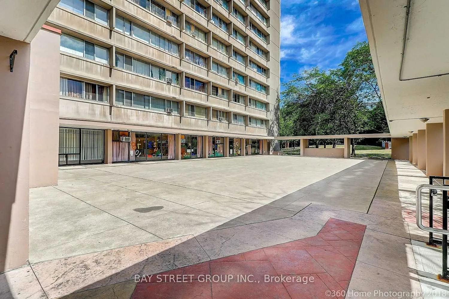 3 bed, $2,800 — Photo 1
