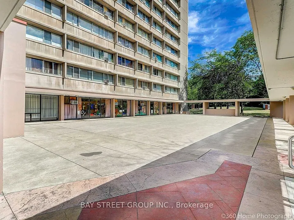100 Leeward Glenway #1010