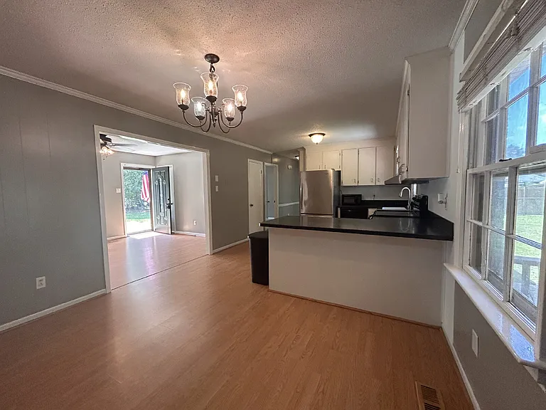 301 La Grange Rd — Photo 5