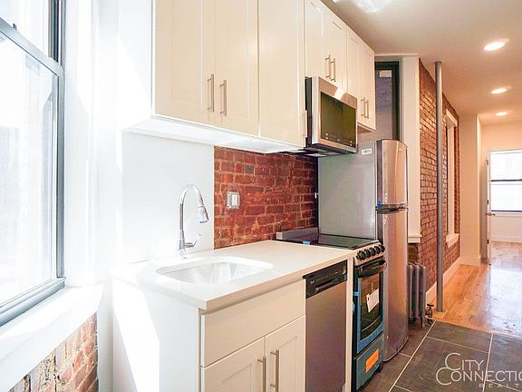 5th image of 324 E 13th St APT 10