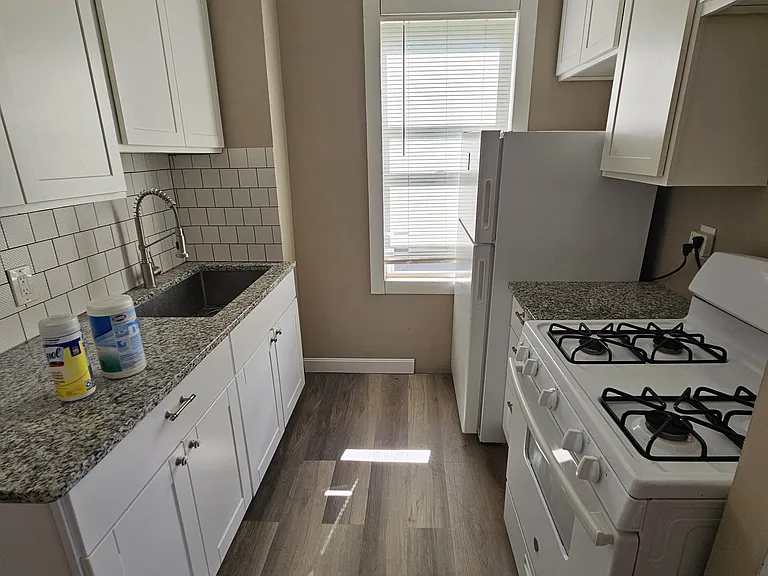 46 Bay St #3 — Photo 6