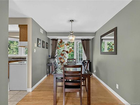 4th image of 91 Old Oak Cres