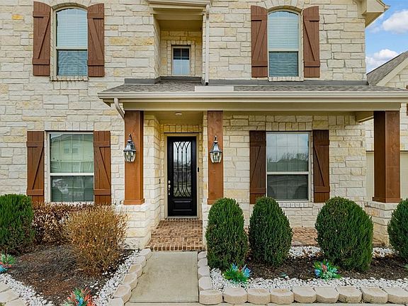 3rd image of 21423 Crested Valley Dr
