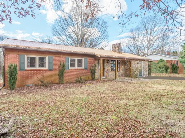 1434 Bushville Dr, Lenoir, NC 28645