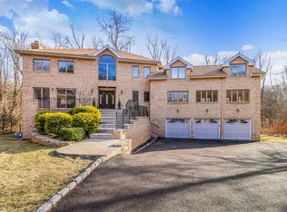 121 Carriage Dr, Stamford, CT 06902