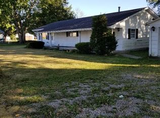 300 Pine St, Redmon, IL 61949