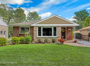 915 N Kaspar Ave, Arlington Heights, IL 60004