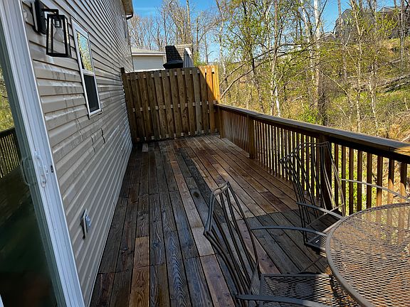 Huge back deck facing the woods - deer every day - Tristan trail through the trees