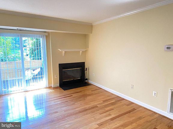 2nd image of 6905A Victoria Dr #6905-A