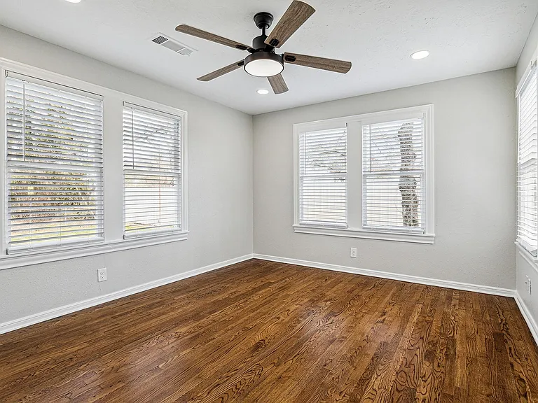 801 Woodcrest Dr — Photo 11