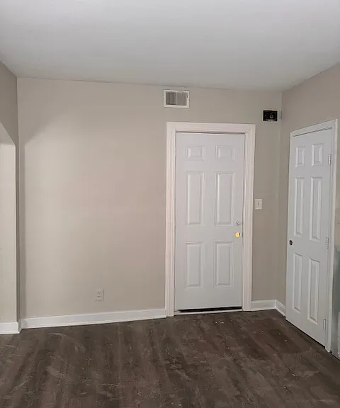 420 Olive St — Photo 3
