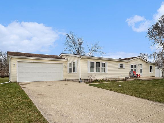 3rd image of 51863 Windrow Dr