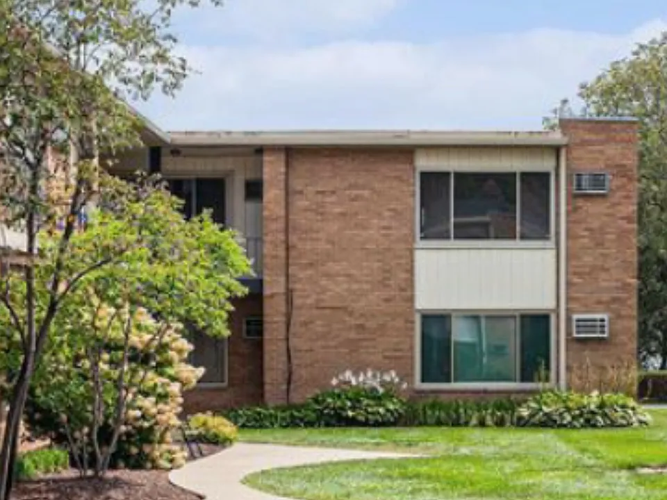 2859 E Maple Rd #20