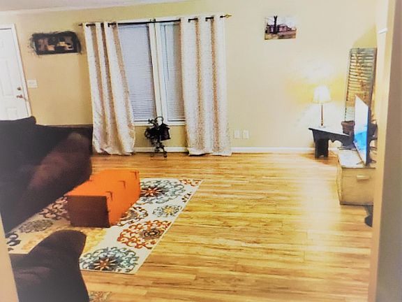 5th image of 110 Dickinson Dr