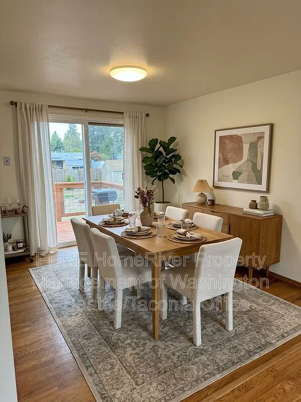 4 bed, 2.0 bath, 1700 sqft, $2,815 — Photo 3
