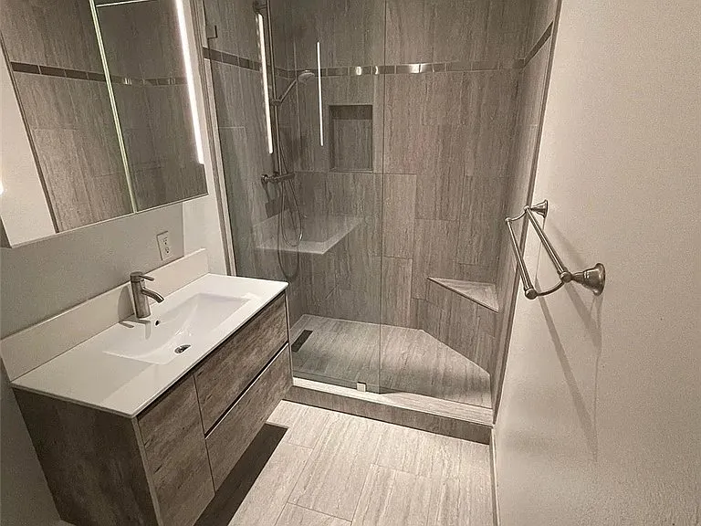 2037 S Coast Hwy #1 — Photo 3