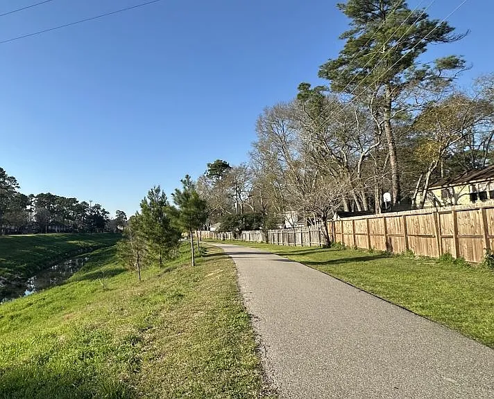 15126 Forest Lodge Dr — Photo 32