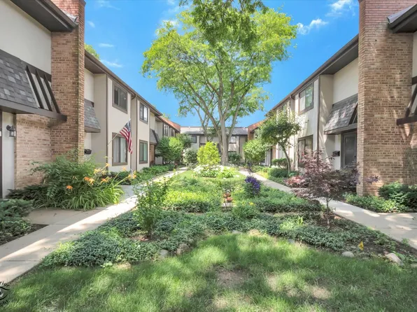 1734 Henley St APT 4, Glenview, IL 60025