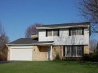S43W25282 Red Oak Dr, Waukesha, WI 53189