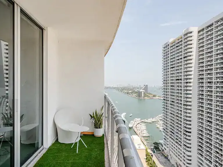 N Bayshore Dr — Photo 15