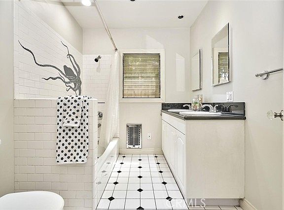 3rd image of 6669 De Longpre Ave #9
