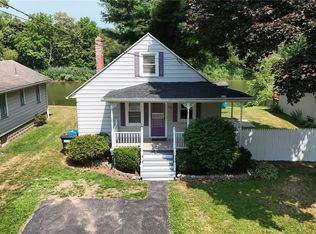 202 River Meadow Dr, Rochester, NY 14623
