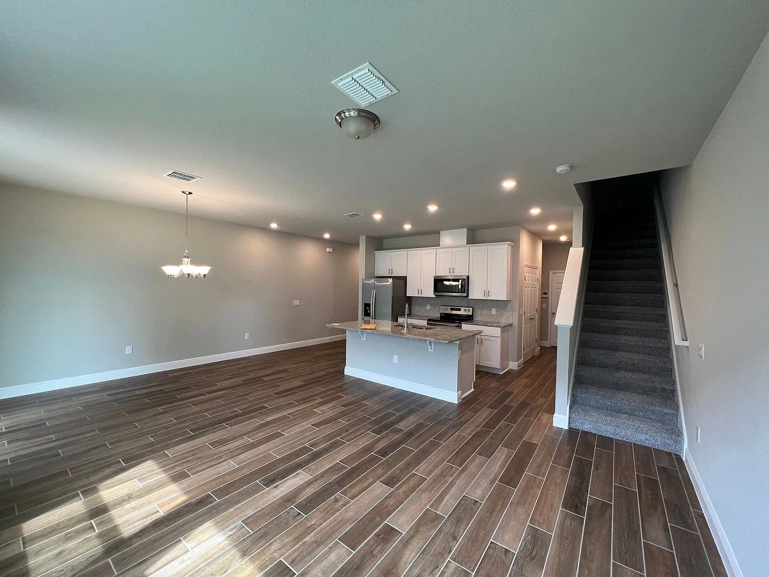 3 bed, 2.5 bath, 1961 sqft, $2,700 — Photo 3