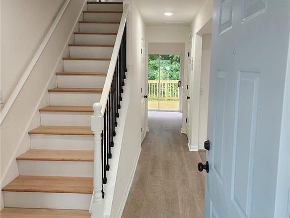 3rd image of 118 Jade Ln