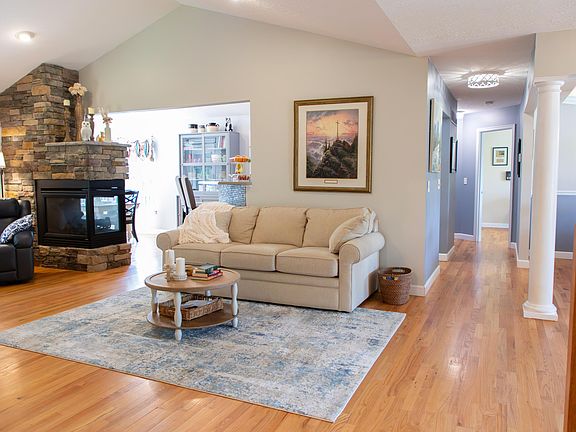 5th image of 6260 Rebecca Way