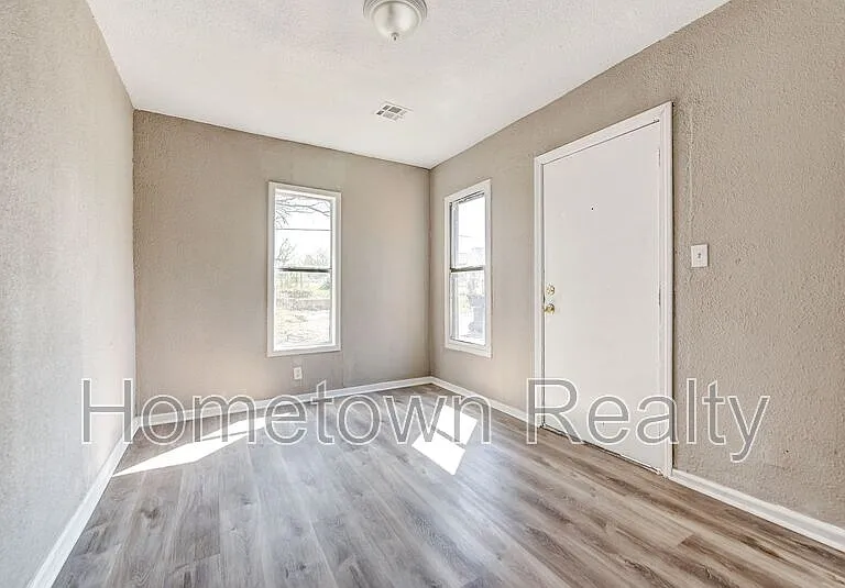 2122 N Glen Ellyn St — Photo 15